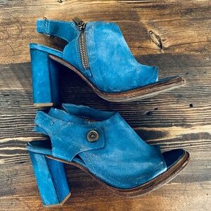 Blue leather healed sandals